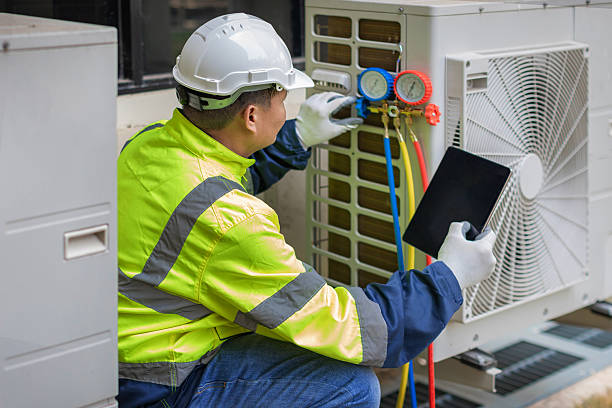 Professional Hvac technician working in Monroeville, IN